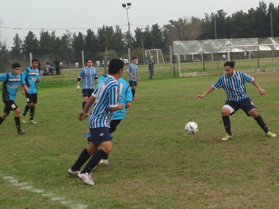 Banco super&oacute; 3 a 0 a 14 de Junio en un partido caliente y con algunas expulsiones.