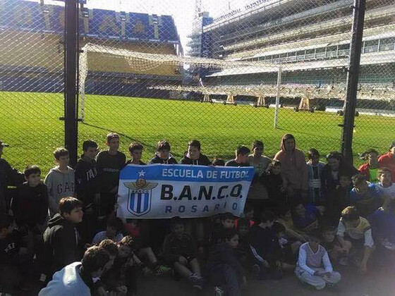 La Escuelita de BANCO visit&oacute; La Bombonera. Los m&aacute;s chicos crecen con estas experiencias.