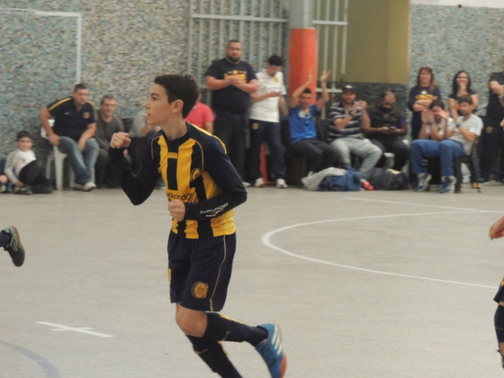 Festejo auriazul en octava división. Al final, los resultados le dieron paridad a la jornada.