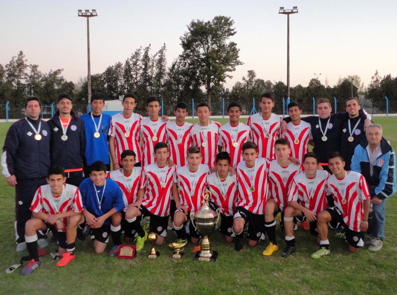 El Sub 15 de Rosarina, campeón provincial, fue dirigido técnicamente por Claudio Marinich.