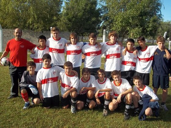 El pelado Martínez y sus pibes. Hay gran unión en el grupo, y más que compañeros se sienten amigos.