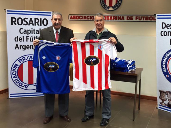 El Presidente de Rosarina y el del Centro de Ex-Combatientes de Rosario, juntos codo a codo. Foto: Martín Tome.