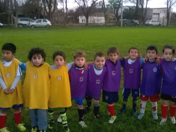La 2010 de Academia Deportiva. Jugarán el torneo y lo harán en su propia cancha.