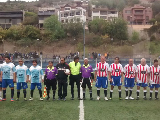 Los ex combatientes de Tucumán vistieron de celeste en la semifinal que ganaron.