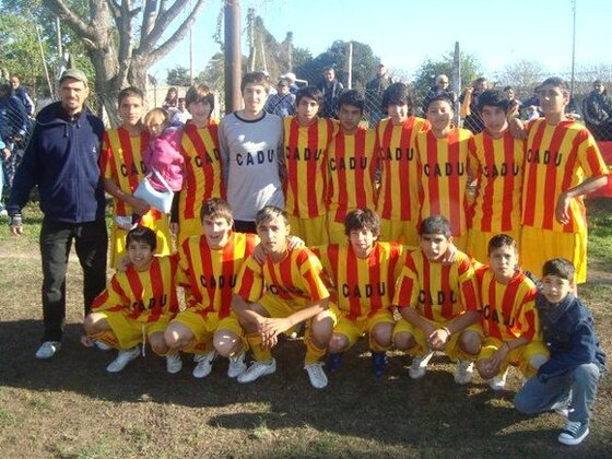 La 96 de Cristian Moreno posa para la foto. Los chicos superaron por la mínima a Morning en la fecha 23.