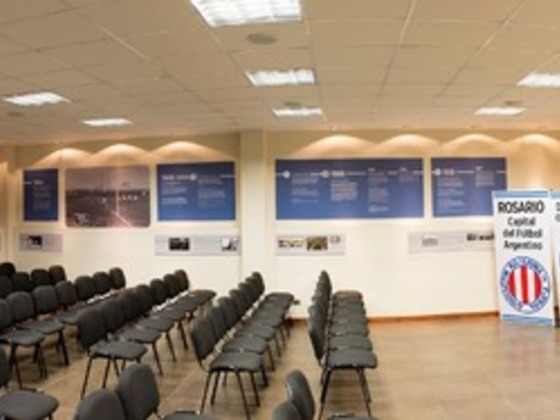 La muestra "Ciudad del Fútbol: Relato de una Pasión" será exhibida en forma permanente en los salones de la Asociación Rosarina de Fútbol.