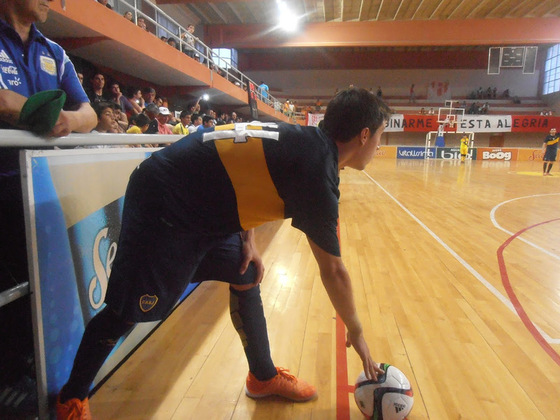Boca no encontró la forma de vulnerar a Unión. Atrás se ve la bandera. Foto: Pasión Futsal.