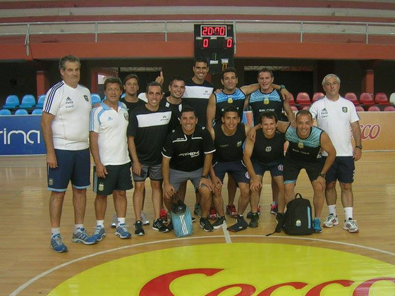 C&eacute;sar D'ascanio, Adri&aacute;n Baigorria y Lucas Maldonado, junto al resto de los &aacute;rbitros y los instructores en el VII Torneo Nacional de Futsal.