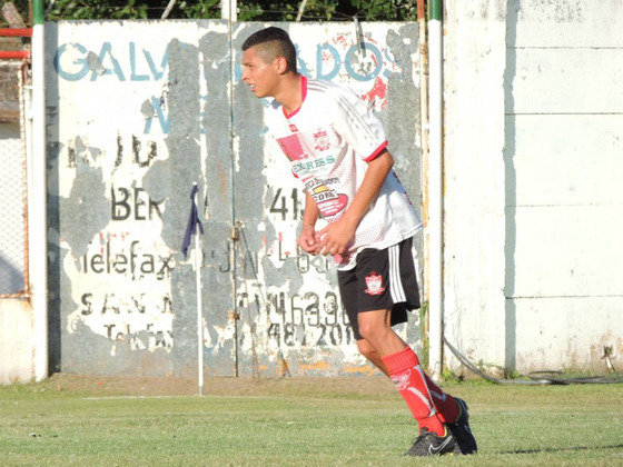 El más joven del campo. El "rana" Benítez hoy cumple 16 años. Se va a Independiente.