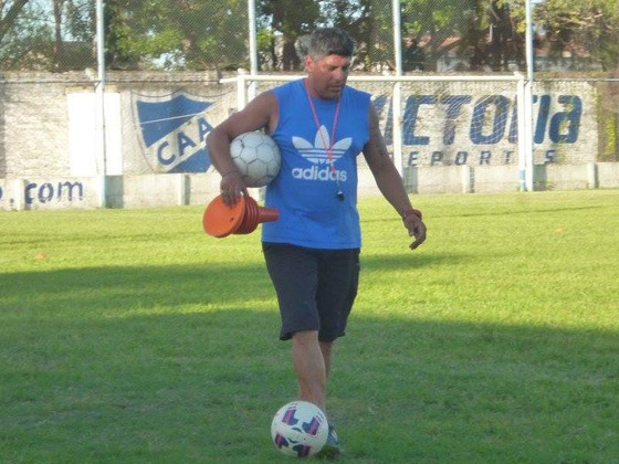 José Luis Ibarra, que en 2015 trabajó en Botafogo, ya prepara al salaíto. Foto: CAA Rosario OK.