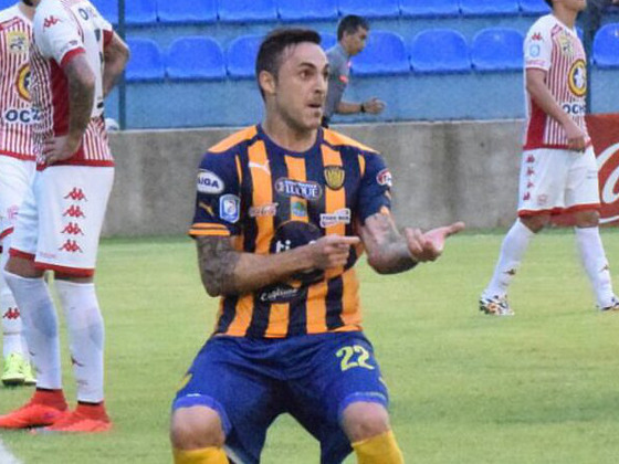 El rosarino Di Vanni se cansó de festejar goles en Sportivo Luqueño. En Paraguay es ídolo.