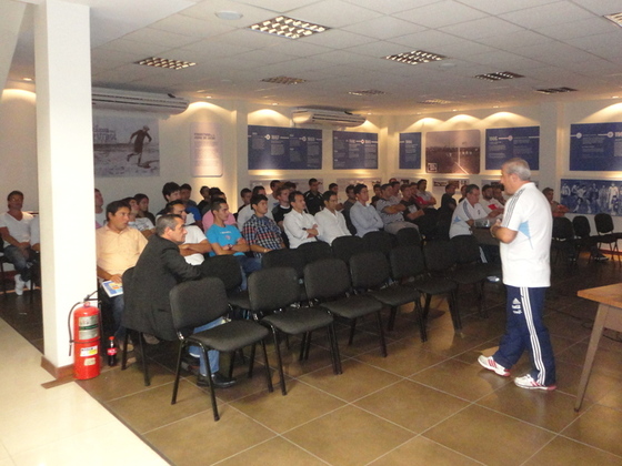 Cada vez más árbitros se muestran interesados en dirigir nuestros torneos de futsal.