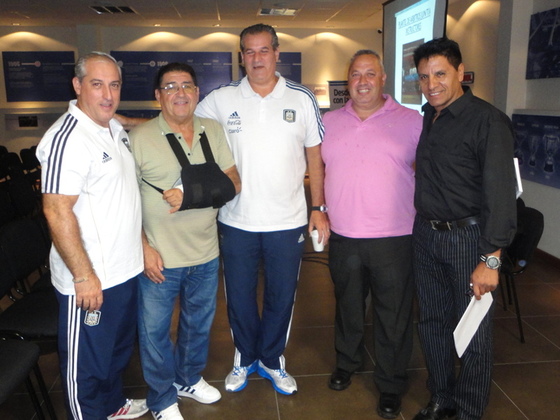 Pablo Zechillo, Carlos Benítez, Juan C. Sciancalépore (instructores y coordinador de Futsal), Fabián Cerro y Marcelo Villafañe (dos árbitros locales).