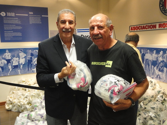 El "topo" Luis Del Re, delegado y técnico de Echesortu, también estuvo presente en el acto.
