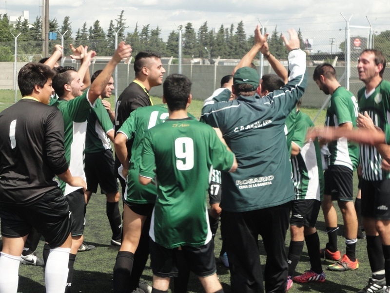 El festejo final fue para los de verde. Social Lux arrancó el año con puntaje ideal y ya sueña.