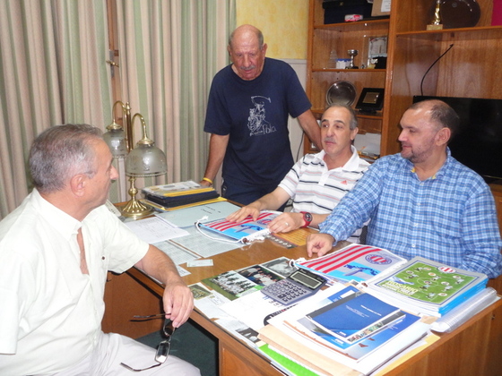 Luis Del Re también participó de la reunión. El "topo" supo ser DT de la Selección Nacional.