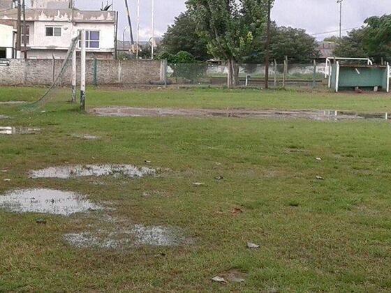 El campo de juego de Social Lux, también se vio afectado. Foto: Luciano Monserrat.