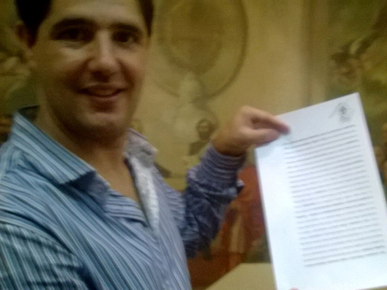 Felicidad plena. El Presi de Mercadito celebra por cumplir el sueño de "ser propietarios".