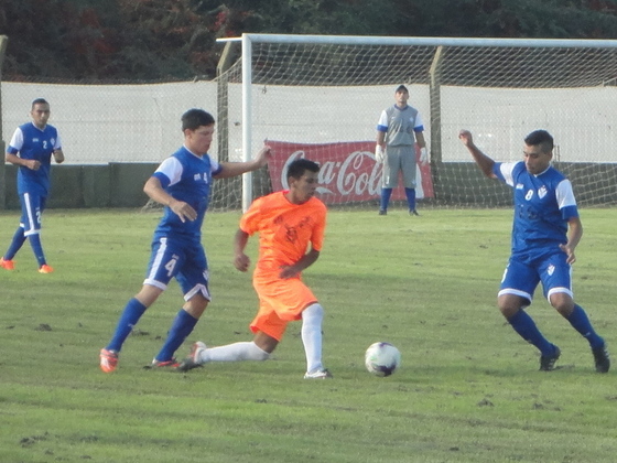Leandro Insaurralde, de 23 años, tiene desparpajo en su juego pero le costó profundizar.
