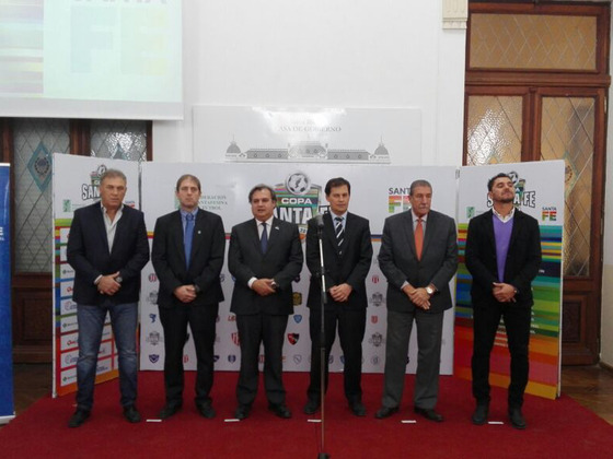 Algunas de las autoridades que estuvieron en el relanzamiento de la Copa Santa Fe.