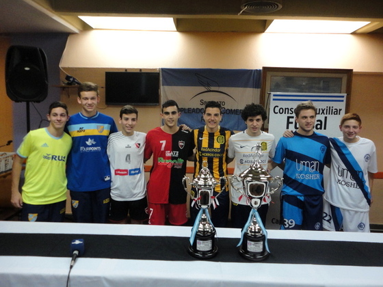 Jugadores juveniles de los clubes que participarán. Regatas, Newell's, Central y USAR.