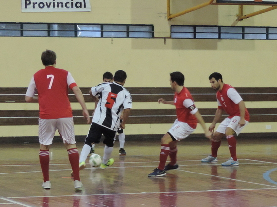 A ninguno le servía el empate, por eso atacaron tanto. Hubo 2 goles en los últimos segundos.