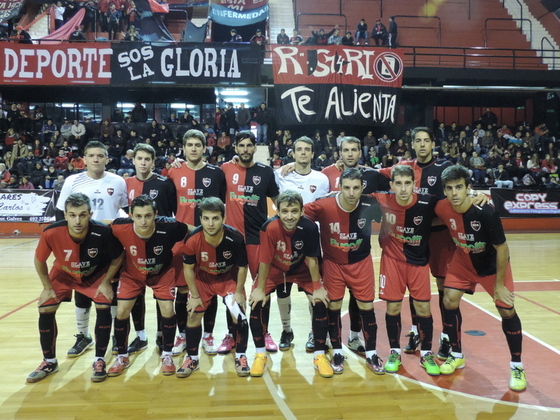 El rojinegro, capitaneado por Lucas Testoni, lleva un largo invicto en el futsal de Rosarina.