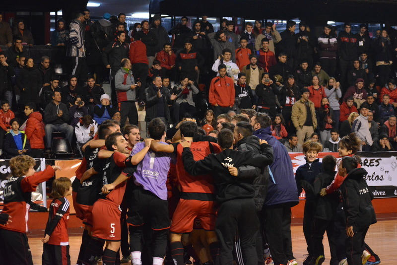 Final a puro abrazo, salto y canto. Newell's hace historia en el Nacional de Rosario.