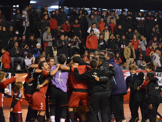 Final a puro abrazo, salto y canto. Newell's hace historia en el Nacional de Rosario.