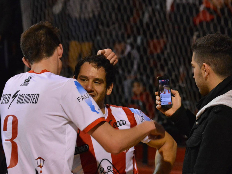 Terminada la final, todos los abrazos y las notas eran para Matías Quevedo.