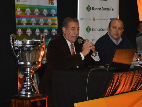 El Presidente de la Rosarina hizo mención a los 24.000 futbolistas fichados que tiene la Liga.