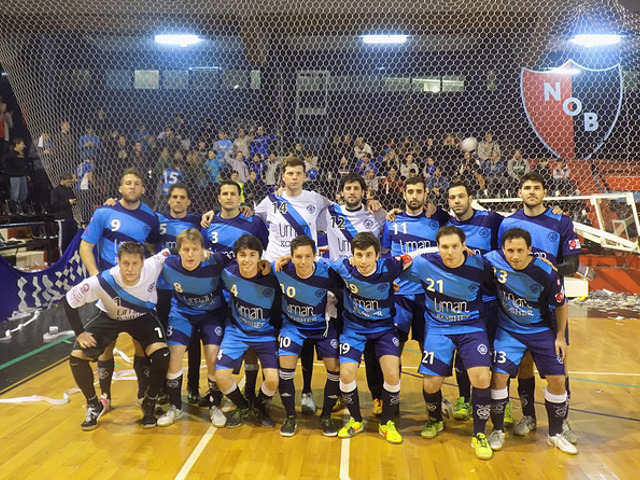 La foto del bicampeón local: Unión Sionista sumó su tercera estrella en los torneos de la ARF.