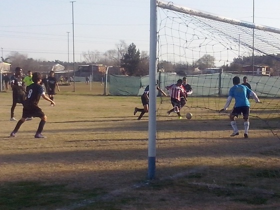 El hábil volante de Unión Americana, Lisandro López, perdió esta chance en el segundo tiempo.
