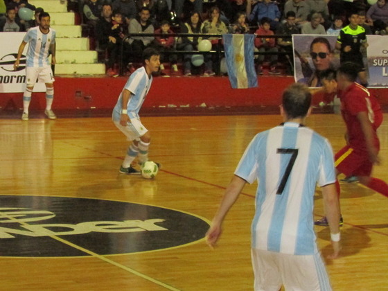 La Selección tuvo mucho la pelota y pudo haber goleado. El arquero rival lo evitó.