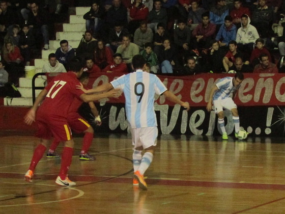 "Titi" Borruto la pide a la salida de un lateral. En el complemento llegaron los goles.