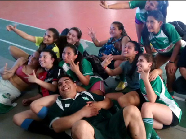 El festejo final de las chicas de Social Lux. Foto: www.cunadelfutsal.com.