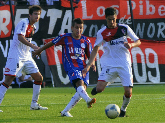 Moretti jugó todo un año de titular en la reserva leprosa. Aquí ante San Lorenzo.