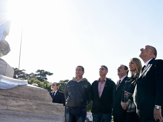 El Presidente de Newell's, Eduardo Bermudez, dijo presente en el acto protocolar.