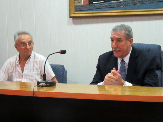El Presidente Giammaria, y a su lado el Secretario de la Asamblea, Mario D'ascanio.