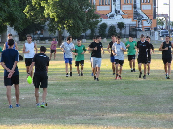A correr se ha dicho. Por las altas temperaturas el horario de encuentro es casi nocturno.