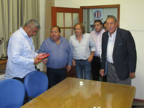 La comitiva de Buenos Aires conociendo la "Sala Alaminos", otro de los ámbitos de reunión.