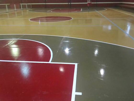 Una de las canchas que presentó piso nuevo es la de Echesortu. Un gimnasio de primera.
