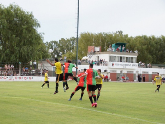 Una imagen del partido jugado el sábado en San Jorge. Foto: www.clubsanjorge.com.ar.