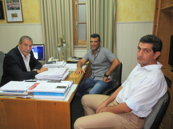 Los referentes del arbitraje rosarino, reunidos con el Presidente de la Liga, Mario Giammaria.