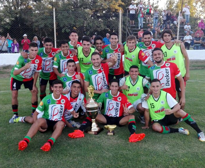 El festejo del "uruguayo" luego de quedarse en forma invicta con la Copa Federación.