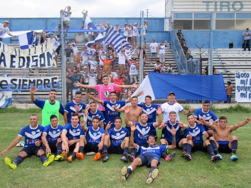 El festejo de los jugadores de General Paz fue con su público. Ya sueñan con la Copa Santa Fe.