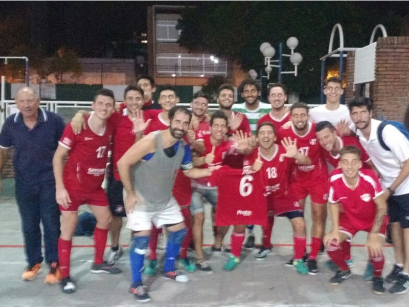 El equipo del Topo Del Re ganó el clásico con autoridad. Foto: Twitter Echesortu Futsal.