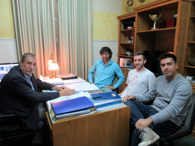 El Presidente de Rosarina, Mario Giammaria, recibió a tres de los delegados del fútbol playa.