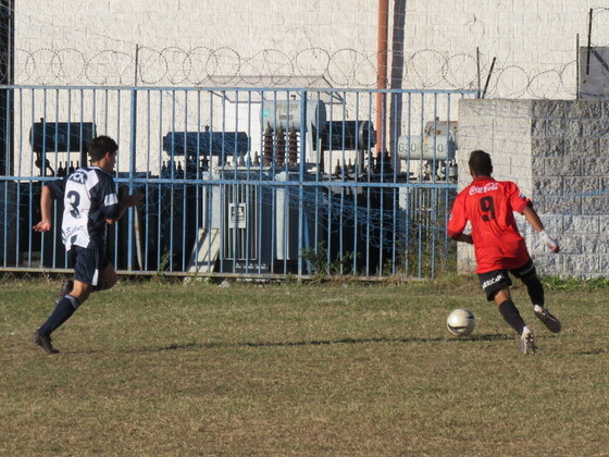 De este desborde vendrá el gol. Alejandro Basualdo ya sacó la ventaja para meter el centro.