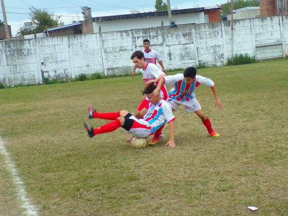 Una re&ntilde;ida acci&oacute;n de Tiro Suizo 1 - San Telmo 0. Foto: Pasiones Rosarinas.